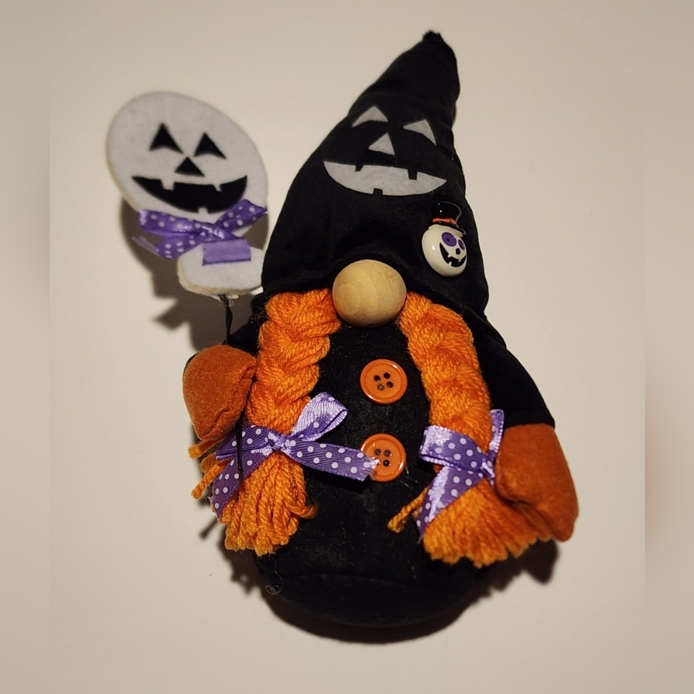 NWOT Halloween Gnome Girl Witch Plush Elf Balloon Decor Farmhouse Plaid KZ